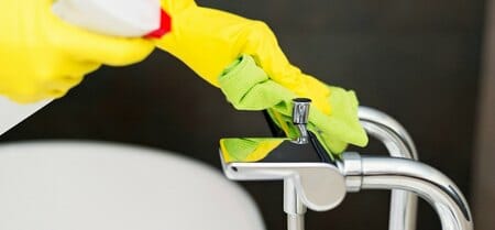 restaurant sink cleaning