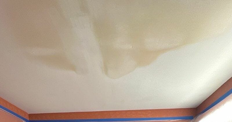 signs-of-apartment-ceiling-water-damage