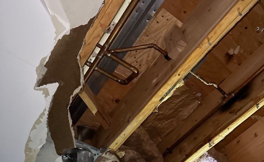 how to find a frozen pipe