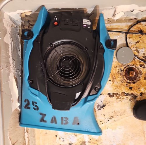 Water damage drying in Edison Park home